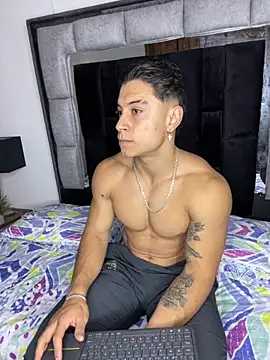 Snapshot of MR_MUSCLE chatting on 11.16.25 MR MUSCLE online show from 11.16.25