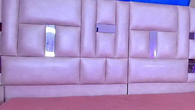 Snapshot of emmacurvy chatting on 10.03.25 emmacurvy online show from 10.03.25