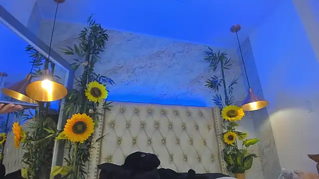 Snapshot of LittleeJaz chatting on 09.09.25 LittleeJaz online show from 09.09.25