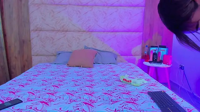 AbrilPeach online show from 09.10.25