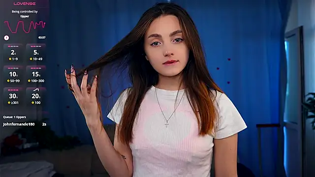 Snapshot of LoraDavi chatting on 09.10.25 LoraDavi online show from 09.10.25