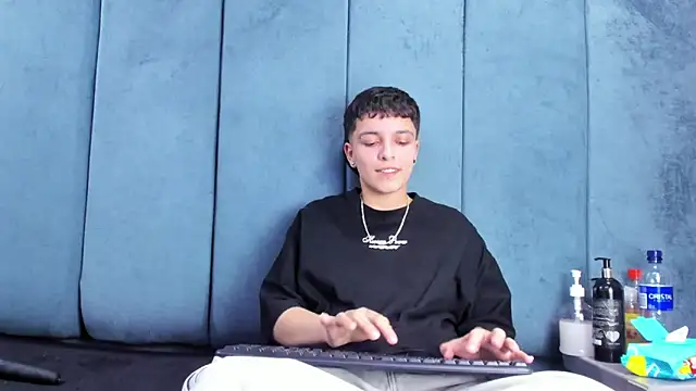 Megan Thompson  online show from 03.27.26