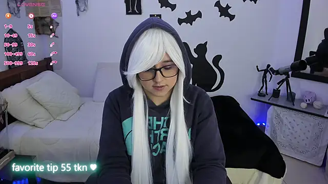 Snapshot of Cherry_blush_ chatting on 10.30.25 Cherry blush online show from 10.30.25