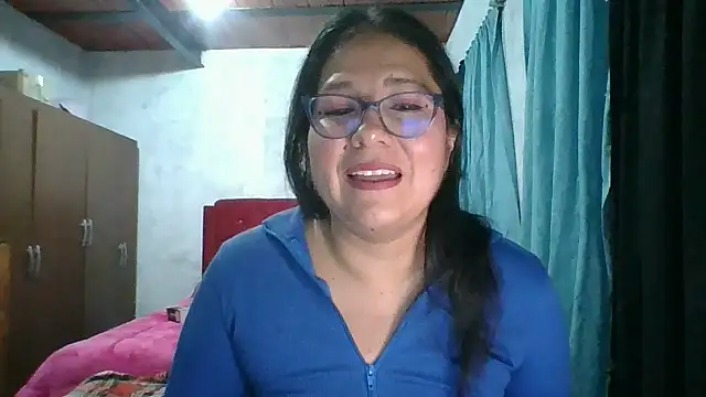 Snapshot of scarlett_widow_ chatting on 11.19.25 scarlett widow online show from 11.19.25