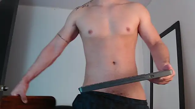 Snapshot of SouthernMilk chatting on 10.21.25 SouthernMilk online show from 10.21.25