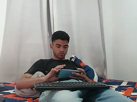 camillo beischel  online show from 09.15.25