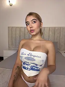 Mia Roswell online show from 05.25.26