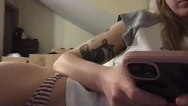 Snapshot of rose_puzzy69 chatting on 04.21.26 rose puzzy69 online show from 04.21.26