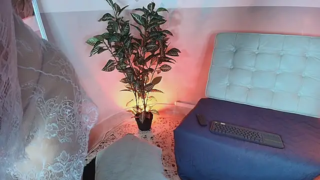 Snapshot of DivaFlamme chatting on 02.17.26 DivaFlamme online show from 02.17.26