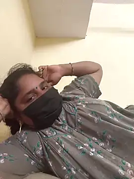 Snapshot of Villageanuty chatting on 09.08.25 Villageanuty online show from 09.08.25