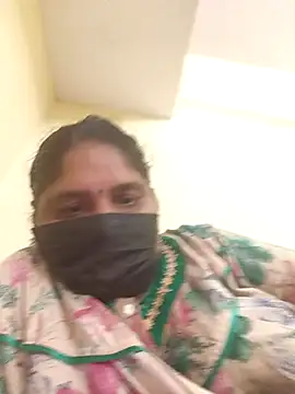 Snapshot of Villageanuty chatting on 09.10.25 Villageanuty online show from 09.10.25