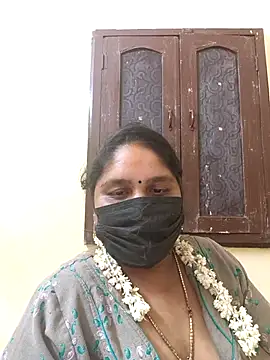 Snapshot of Villageanuty chatting on 09.12.25 Villageanuty online show from 09.12.25