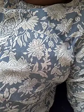 Snapshot of Villageanuty chatting on 09.18.25 Villageanuty online show from 09.18.25