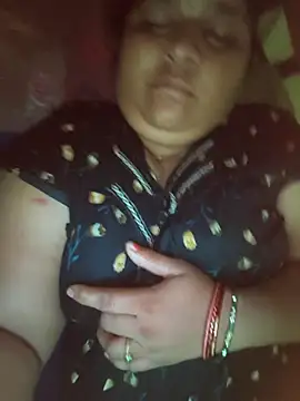 Snapshot of Villageanuty chatting on 09.26.25 Villageanuty online show from 09.26.25