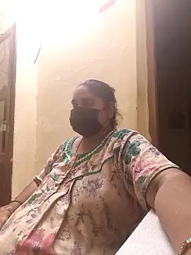 Snapshot of Villageanuty chatting on 09.29.25 Villageanuty online show from 09.29.25