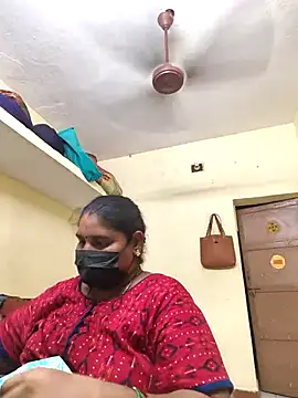 Snapshot of Villageanuty chatting on 10.03.25 Villageanuty online show from 10.03.25