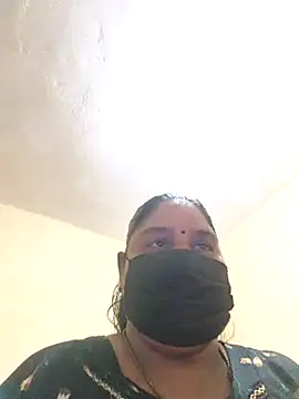 Snapshot of Villageanuty chatting on 10.04.25 Villageanuty online show from 10.04.25