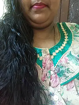 Snapshot of Villageanuty chatting on 10.05.25 Villageanuty online show from 10.05.25