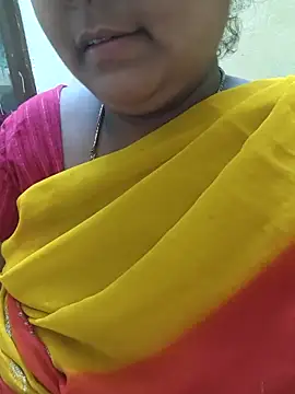 Snapshot of Villageanuty chatting on 10.06.25 Villageanuty online show from 10.06.25