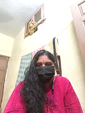 Snapshot of Villageanuty chatting on 10.07.25 Villageanuty online show from 10.07.25