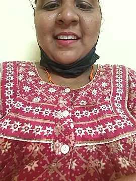 Snapshot of Villageanuty chatting on 10.08.25 Villageanuty online show from 10.08.25