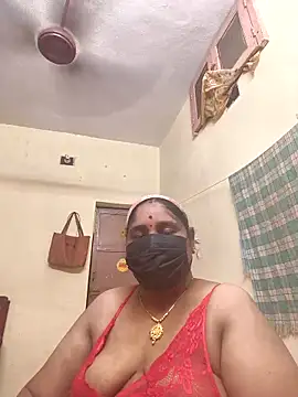 Snapshot of Villageanuty chatting on 10.10.25 Villageanuty online show from 10.10.25