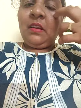 Snapshot of Villageanuty chatting on 10.11.25 Villageanuty online show from 10.11.25