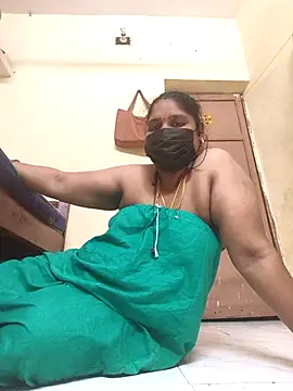 Snapshot of Villageanuty chatting on 10.13.25 Villageanuty online show from 10.13.25