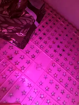 Snapshot of Villageanuty chatting on 10.16.25 Villageanuty online show from 10.16.25