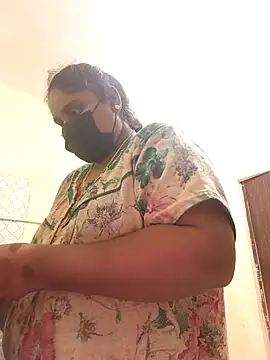 Snapshot of Villageanuty chatting on 10.18.25 Villageanuty online show from 10.18.25