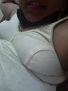 Snapshot of Villageanuty chatting on 10.23.25 Villageanuty online show from 10.23.25