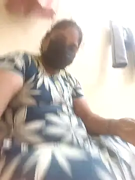 Snapshot of Villageanuty chatting on 10.27.25 Villageanuty online show from 10.27.25