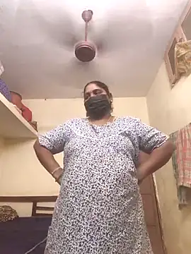 Snapshot of Villageanuty chatting on 10.28.25 Villageanuty online show from 10.28.25