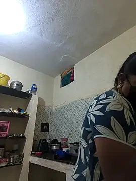 Snapshot of Villageanuty chatting on 11.12.25 Villageanuty online show from 11.12.25