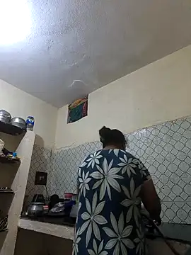 Snapshot of Villageanuty chatting on 11.13.25 Villageanuty online show from 11.13.25