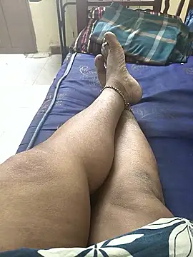 Snapshot of Villageanuty chatting on 11.15.25 Villageanuty online show from 11.15.25