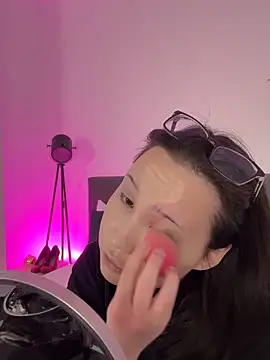 Snapshot of AsiaVegas chatting on 09.12.25 AsiaVegas online show from 09.12.25