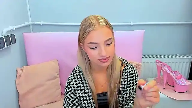 EvetteRose online show from 09.17.25