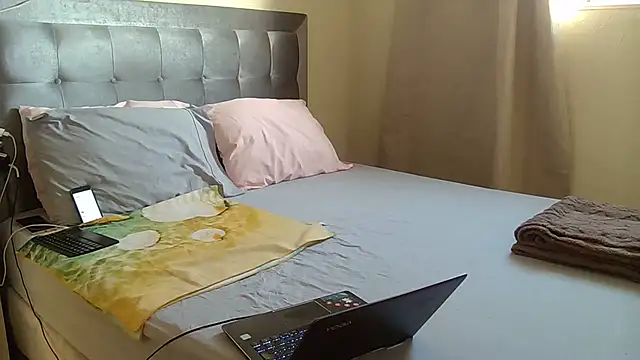 Unique X perience online show from 04.15.26