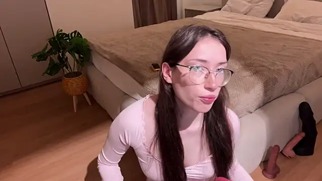 Snapshot of Kelly_Berry__ chatting on 10.16.25 Kelly Berry online show from 10.16.25