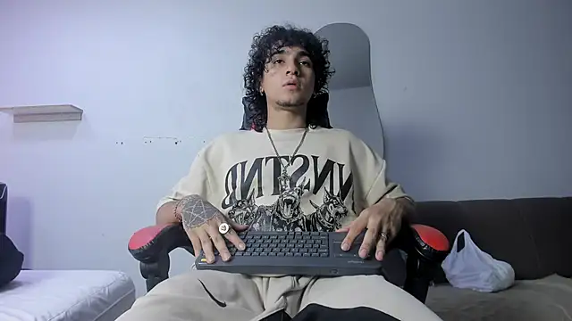 Snapshot of JackesTaylor chatting on 05.01.26 JackesTaylor online show from 05.01.26