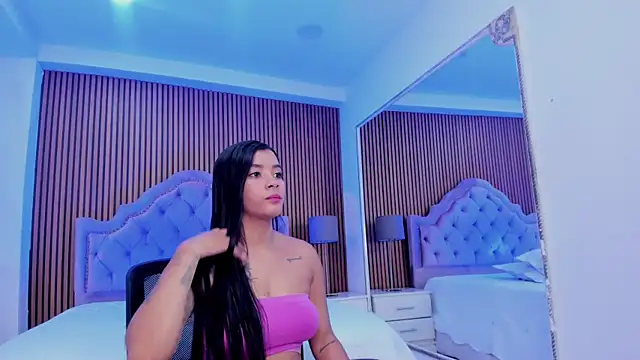 Snapshot of SelenaStonne chatting on 11.04.25 SelenaStonne online show from 11.04.25