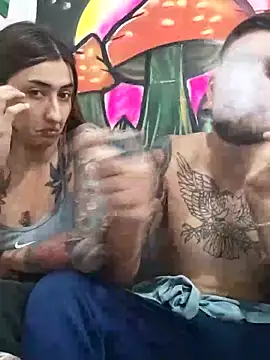 Snapshot of parejajuguetona420 chatting on 11.22.25 parejajuguetona420 online show from 11.22.25