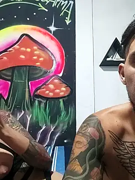 Snapshot of parejajuguetona420 chatting on 03.09.26 parejajuguetona420 online show from 03.09.26