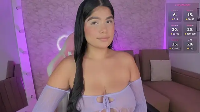 Kendall Jonss1 online show from 11.13.25