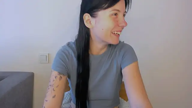 Elle Pearl  online show from 10.02.25