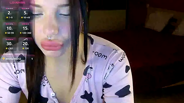 Cassie Pinkkk online show from 10.25.25