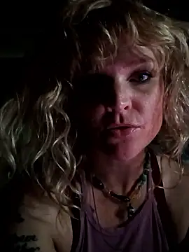 Snapshot of UpInTheStars chatting on 01.13.26 UpInTheStars online show from 01.13.26