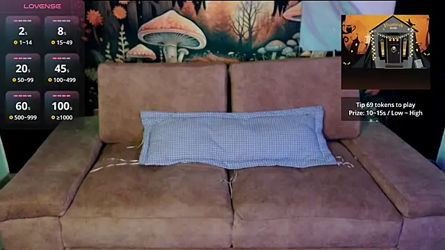 Snapshot of LunaBunny8 chatting on 10.14.25 LunaBunny8 online show from 10.14.25