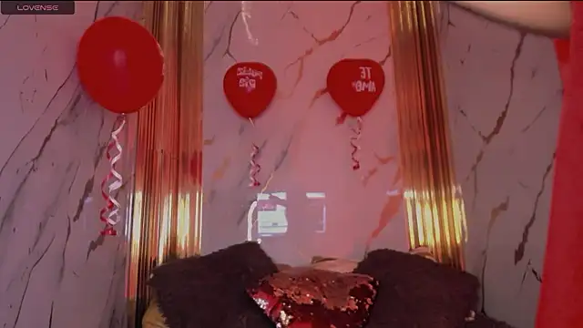 Snapshot of eimy_skinny_ chatting on 02.15.26 eimy skinny online show from 02.15.26